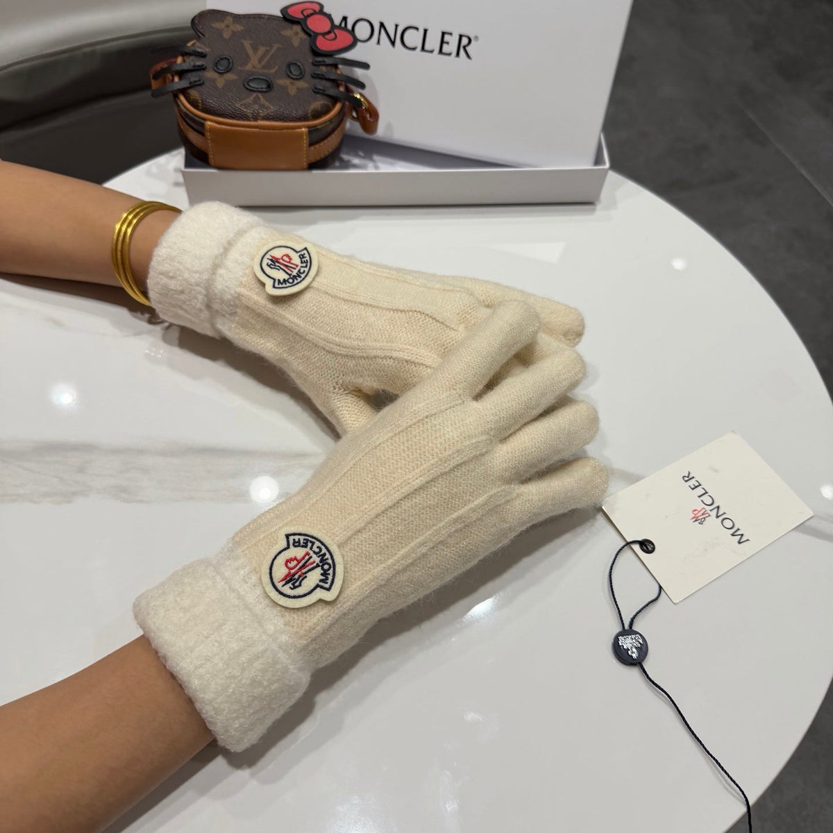 Moncler 26S Cable-Knit Full-Finger Gloves White Wool 505726