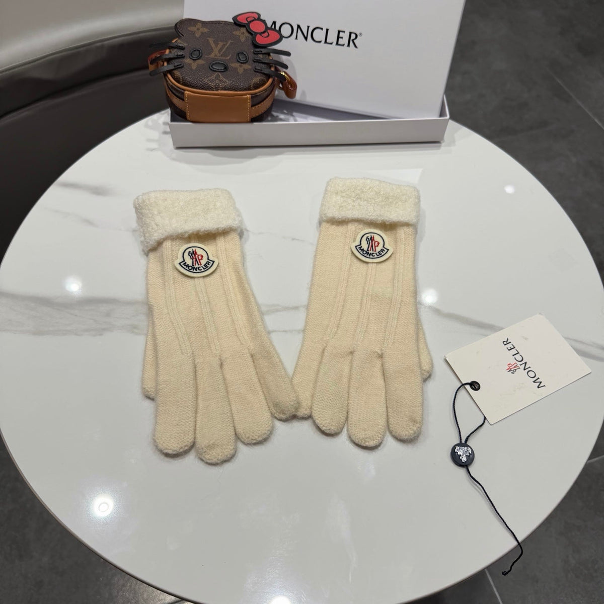 Moncler 26S Cable-Knit Full-Finger Gloves White Wool 505726