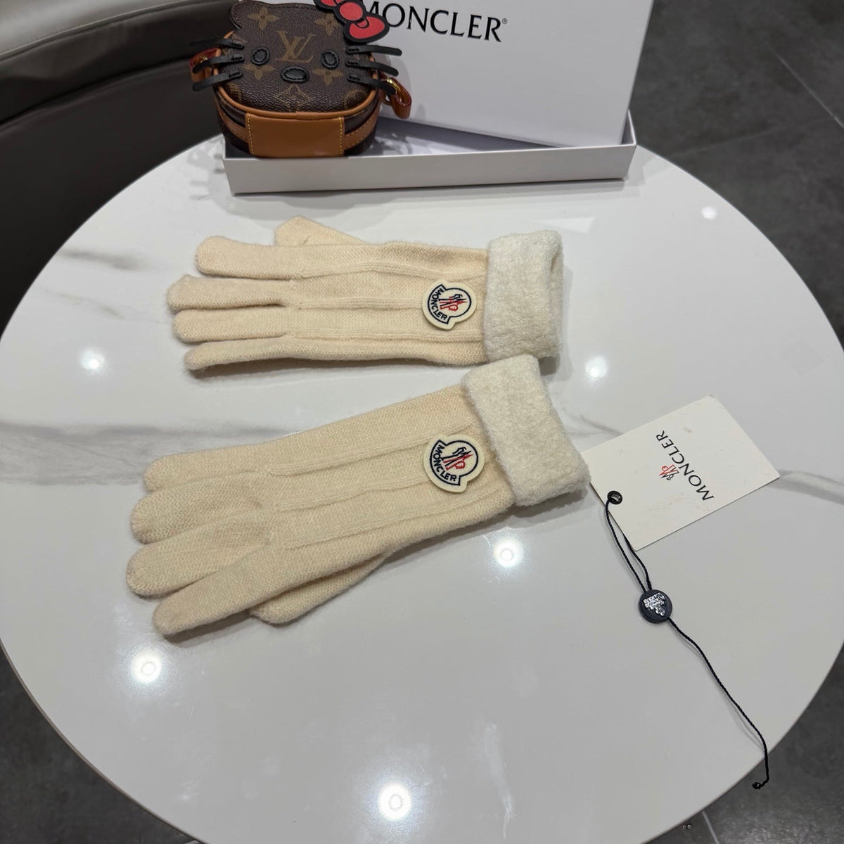 Moncler 26S Cable-Knit Full-Finger Gloves White Wool 505726