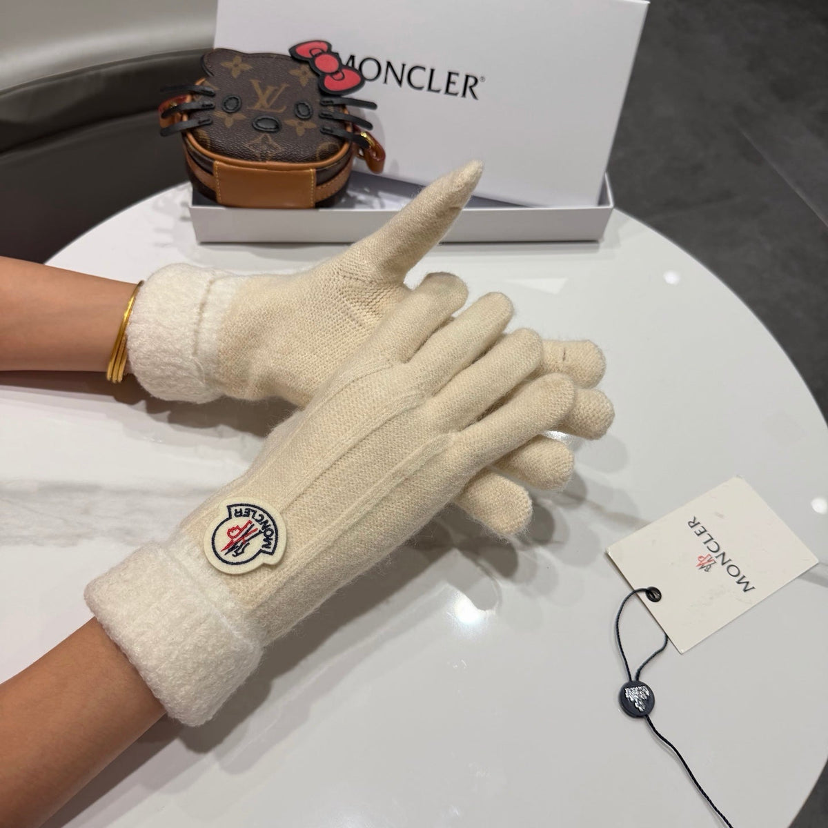 Moncler 26S Cable-Knit Full-Finger Gloves White Wool 505726