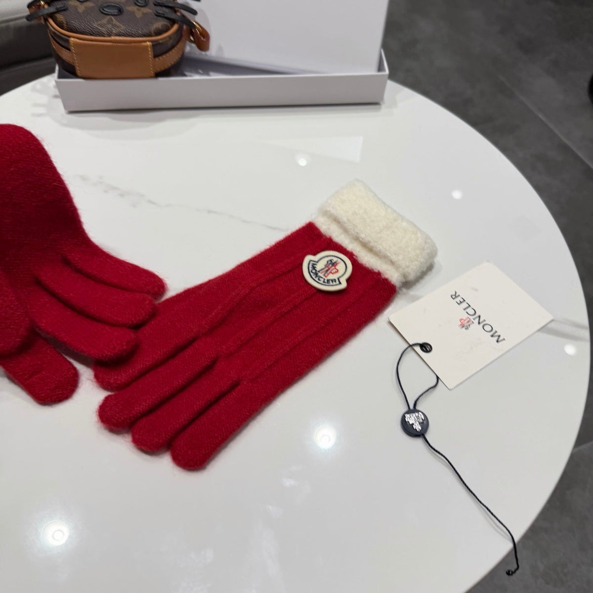 Moncler 26S Cable-Knit Full-Finger Gloves Red White Wool 505734