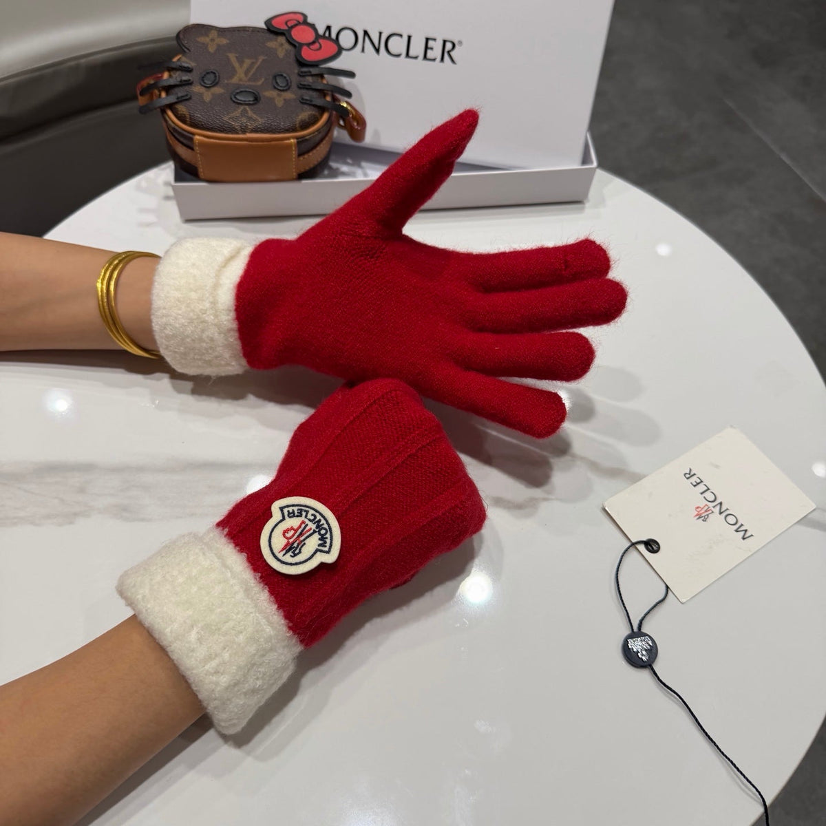 Moncler 26S Cable-Knit Full-Finger Gloves Red White Wool 505734