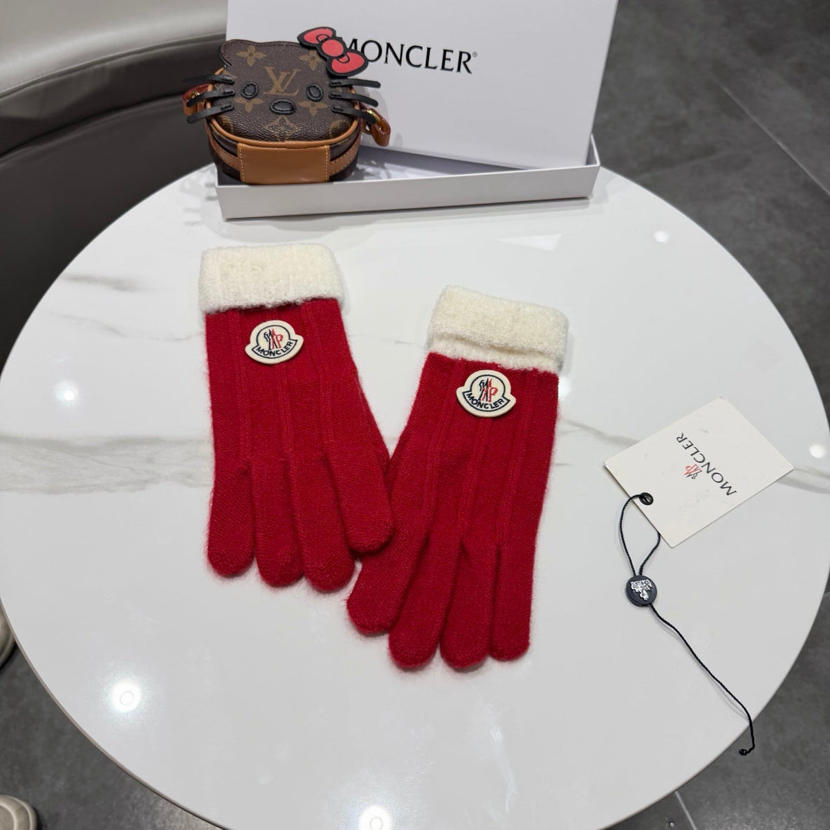 Moncler 26S Cable-Knit Full-Finger Gloves Red White Wool 505734