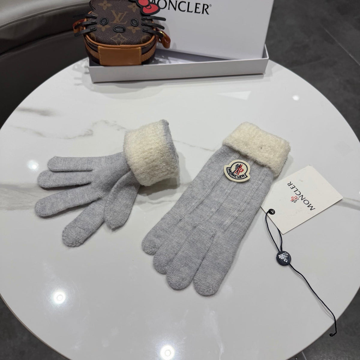 Moncler 26S Cable-Knit Full-Finger Gloves Grey White Wool 505733
