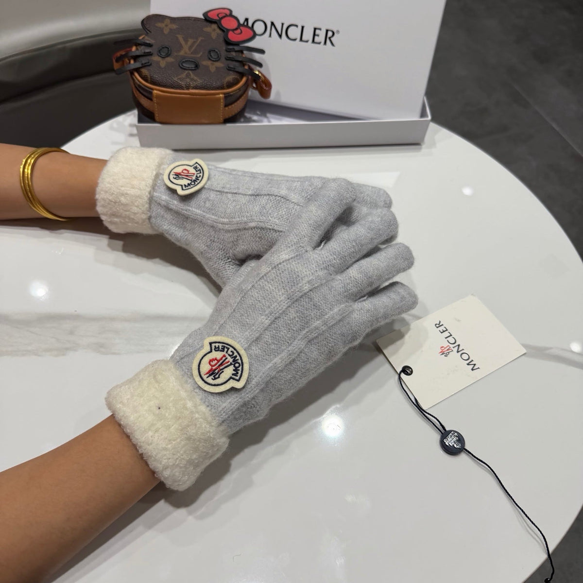 Moncler 26S Cable-Knit Full-Finger Gloves Grey White Wool 505733
