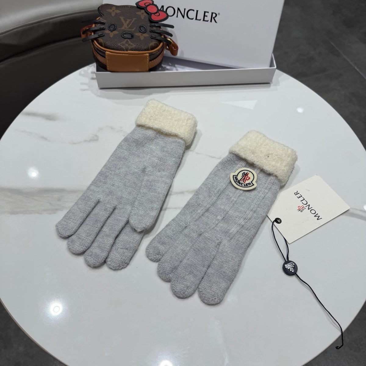 Moncler 26S Cable-Knit Full-Finger Gloves Grey White Wool 505733