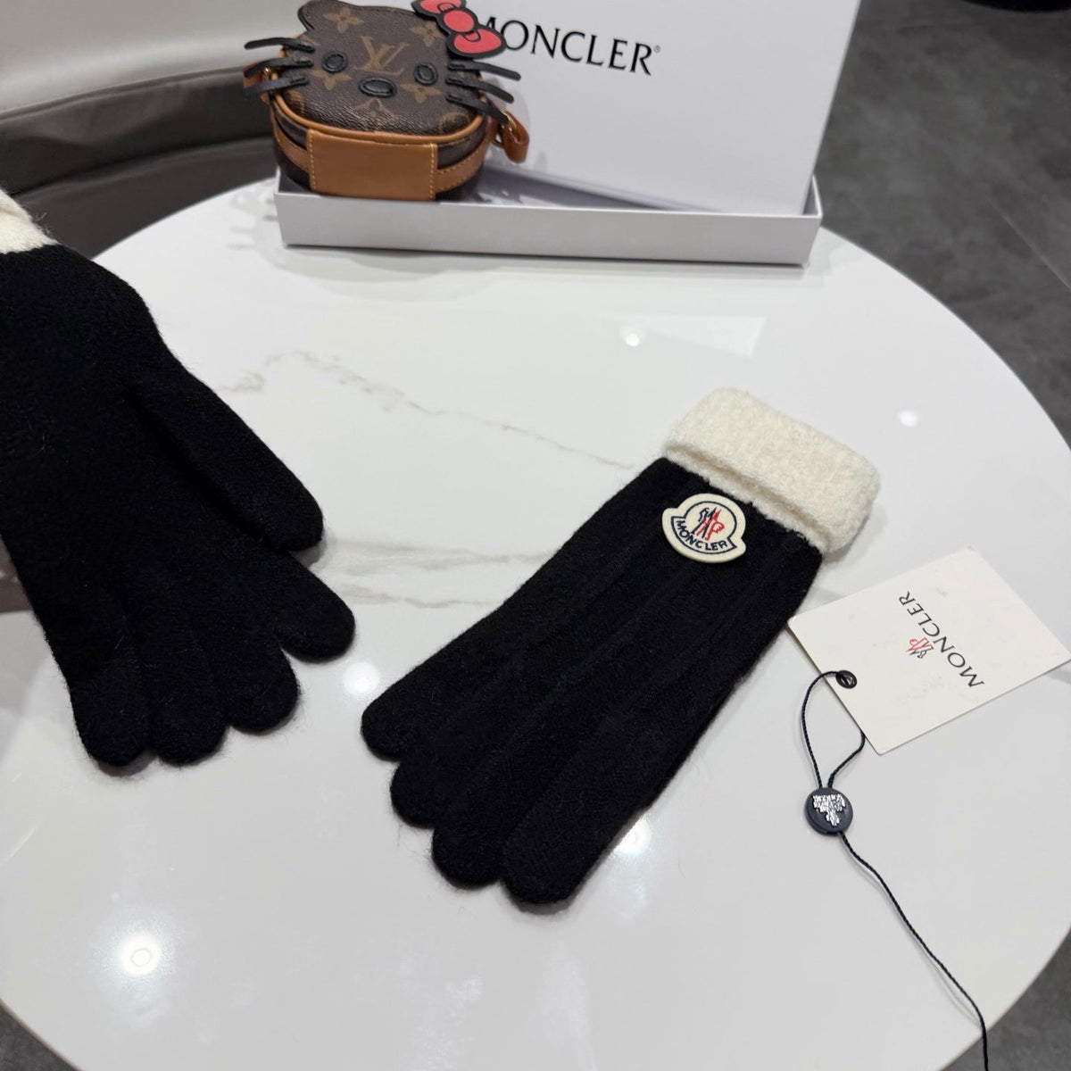 Moncler 26S Cable-Knit Full-Finger Gloves Black White Wool 505732