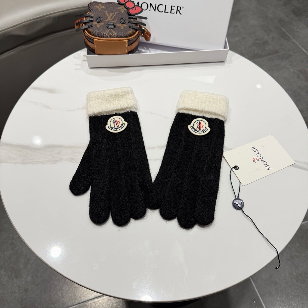 Moncler 26S Cable-Knit Full-Finger Gloves Black White Wool 505732