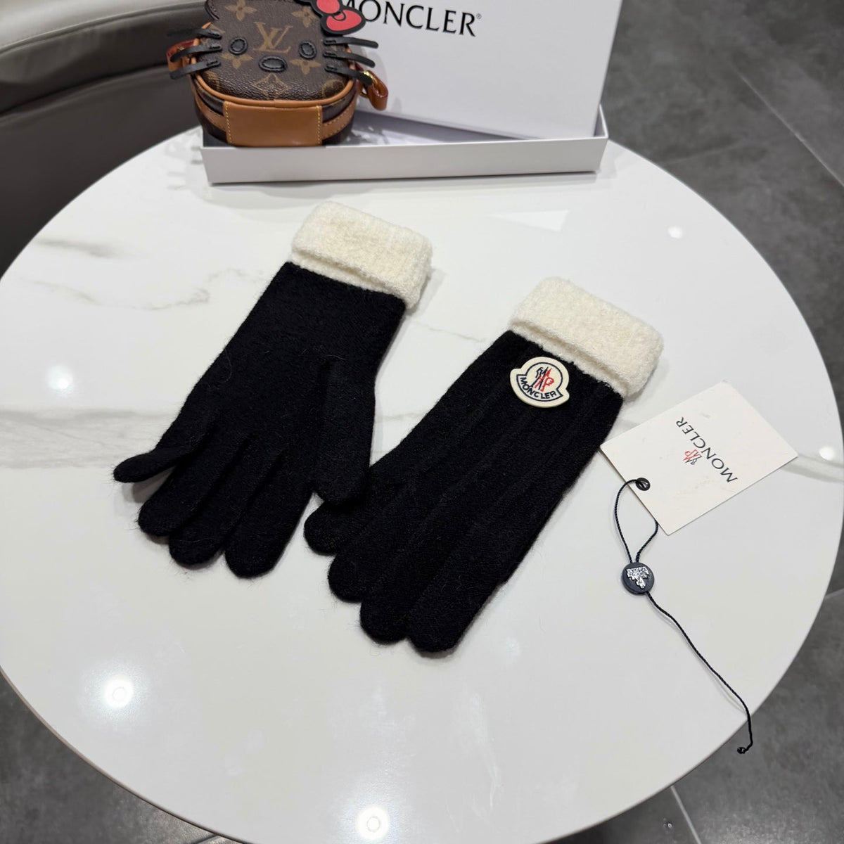 Moncler 26S Cable-Knit Full-Finger Gloves Black White Wool 505732