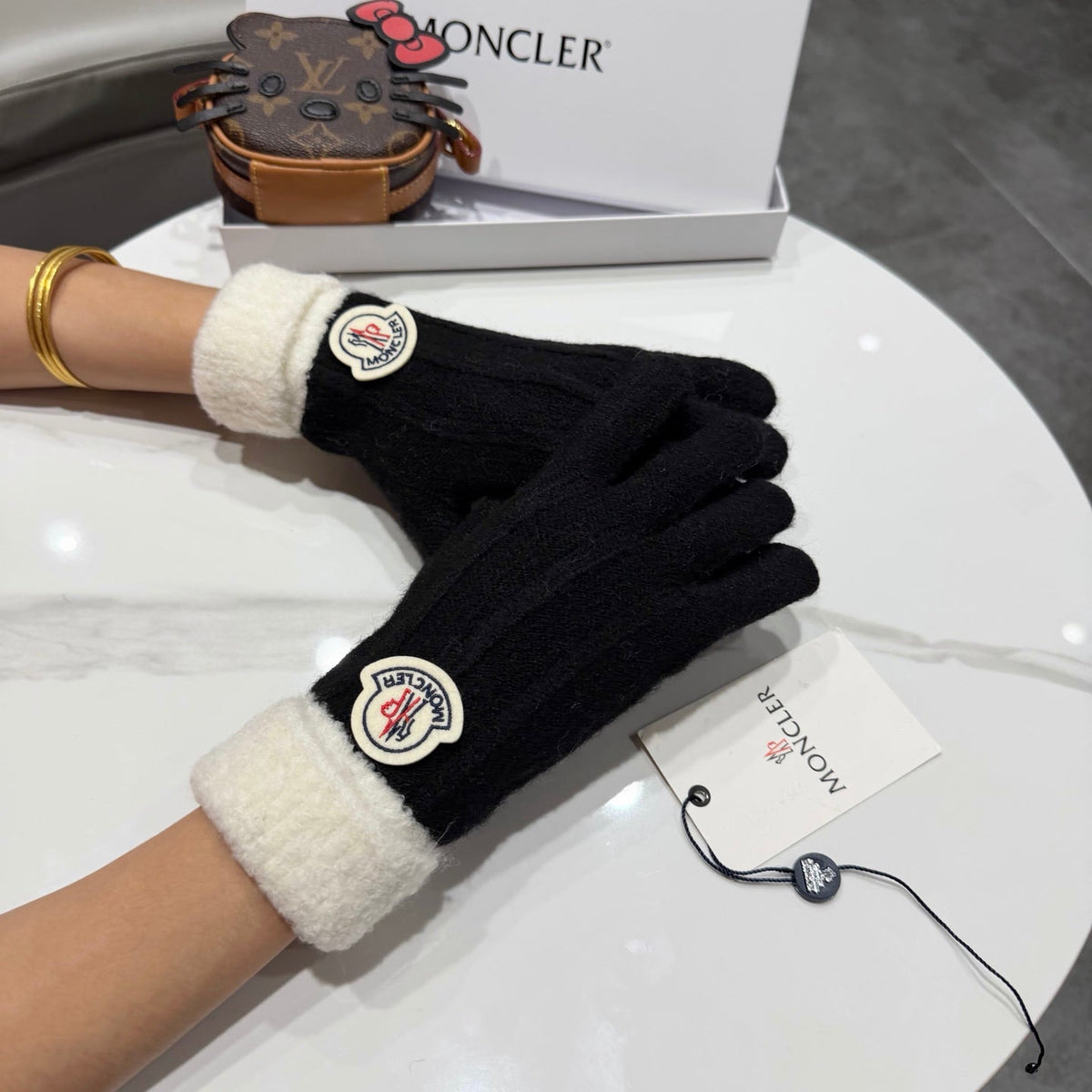 Moncler 26S Cable-Knit Full-Finger Gloves Black White Wool 505732