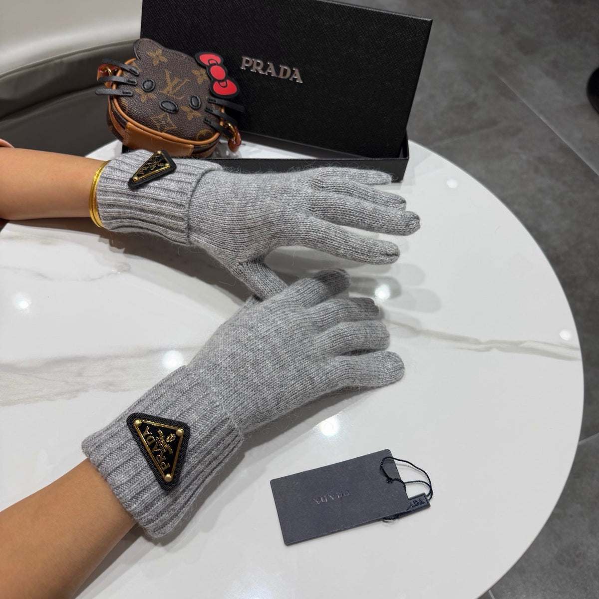 Prada 26S Triangle Logo Full-Finger Gloves Grey Ribbed Knit 505709