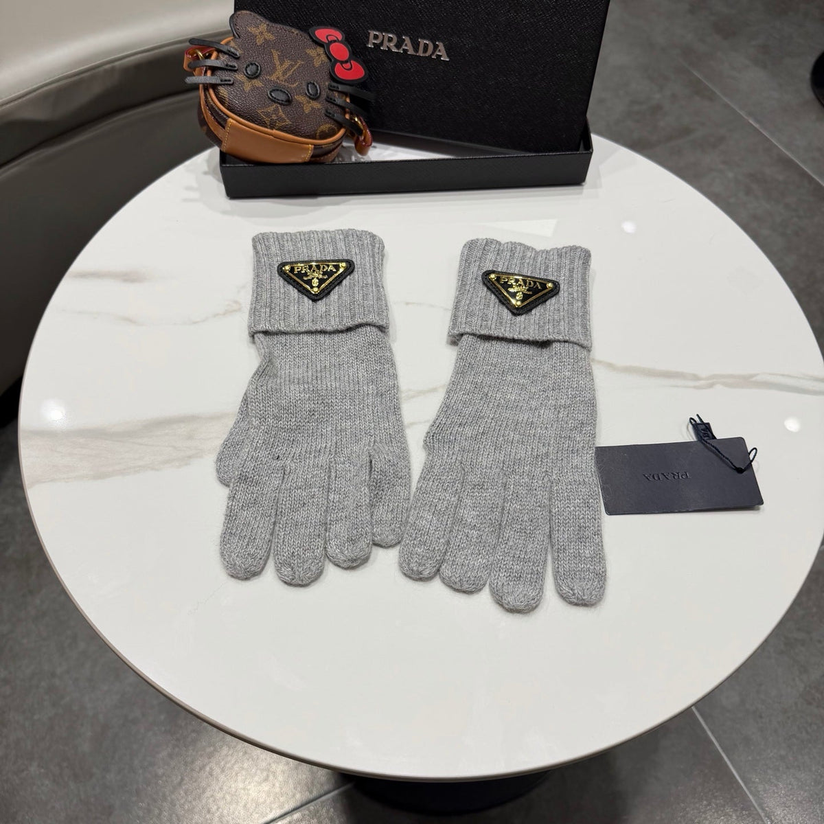 Prada 26S Triangle Logo Full-Finger Gloves Grey Ribbed Knit 505709