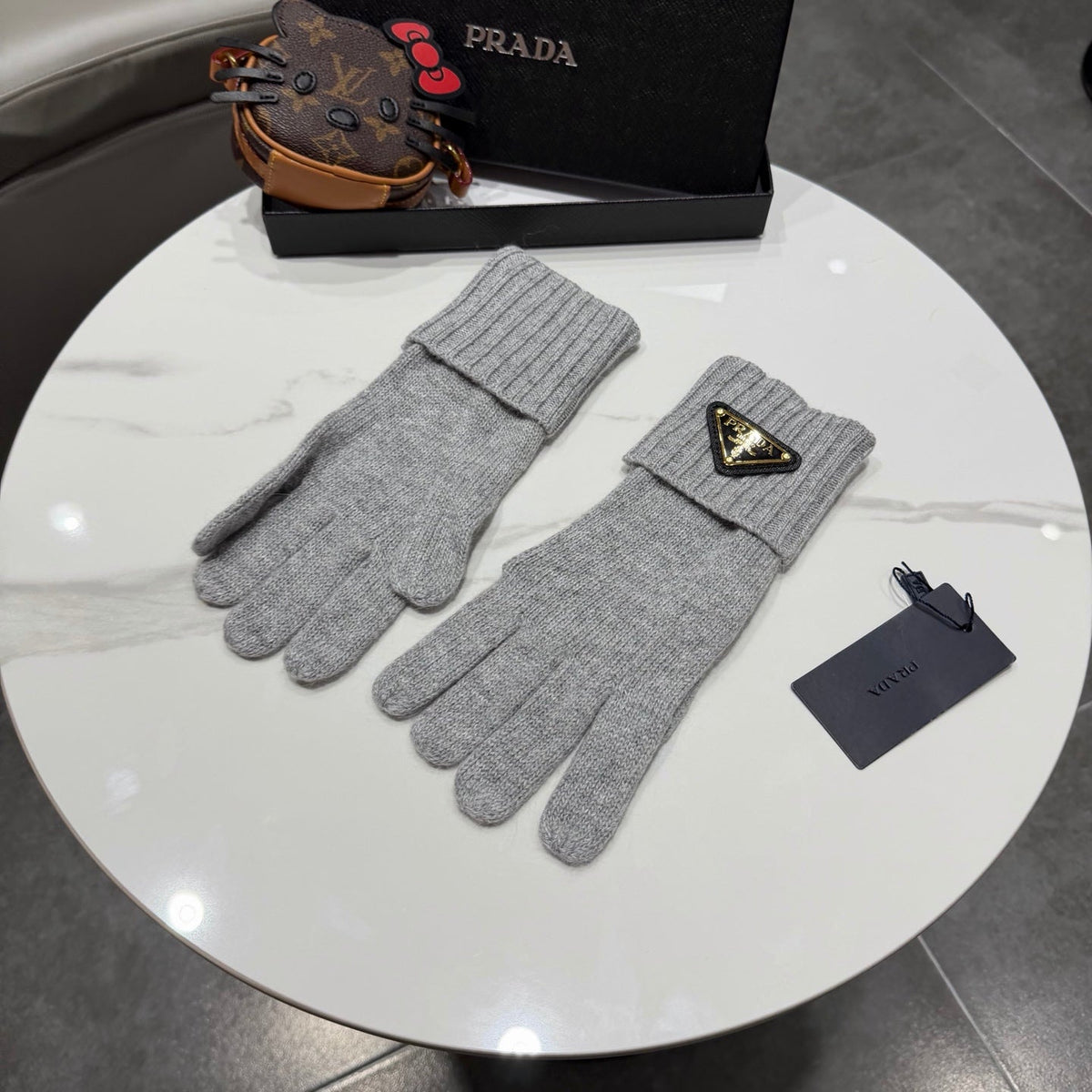 Prada 26S Triangle Logo Full-Finger Gloves Grey Ribbed Knit 505709