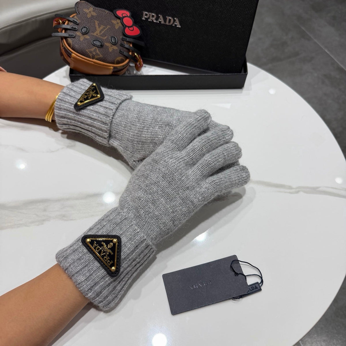 Prada 26S Triangle Logo Full-Finger Gloves Grey Ribbed Knit 505709