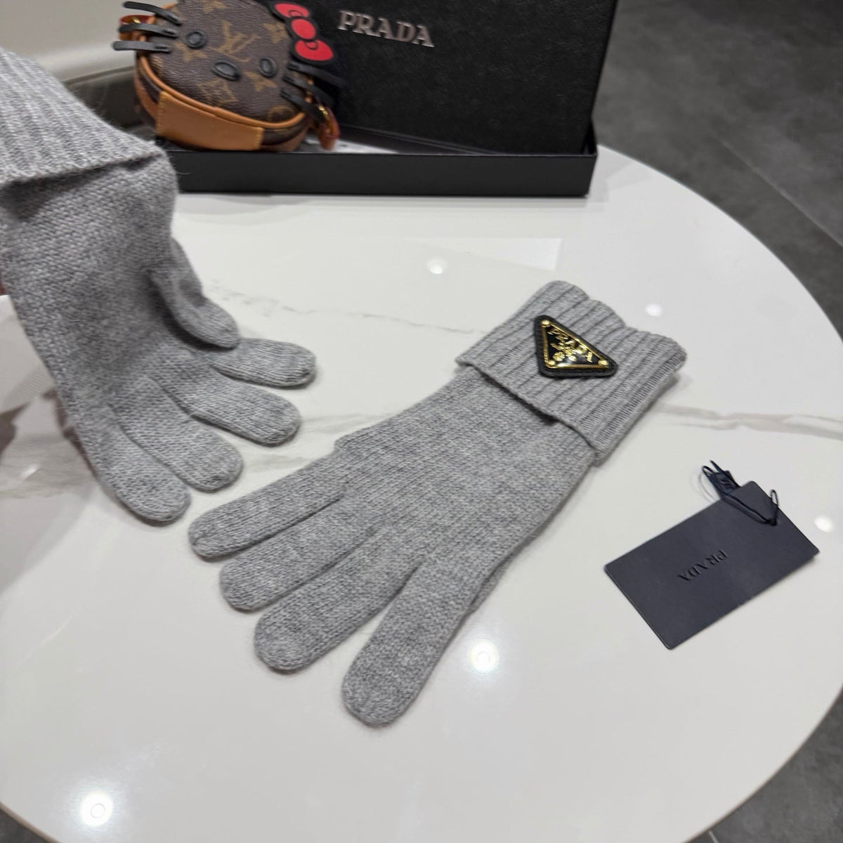 Prada 26S Triangle Logo Full-Finger Gloves Grey Ribbed Knit 505709