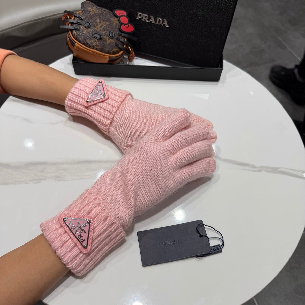 Prada 26S Triangle Logo Full-Finger Gloves Pink Ribbed Knit 505708