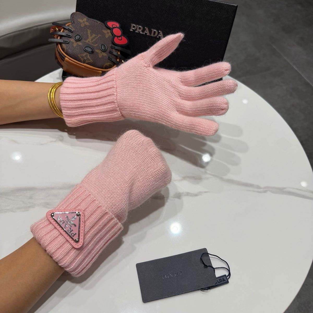 Prada 26S Triangle Logo Full-Finger Gloves Pink Ribbed Knit 505708