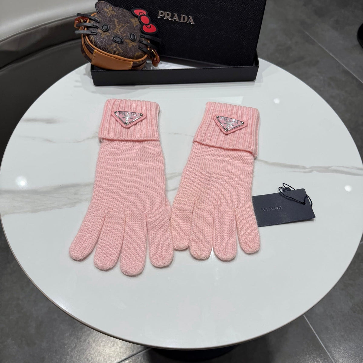 Prada 26S Triangle Logo Full-Finger Gloves Pink Ribbed Knit 505708