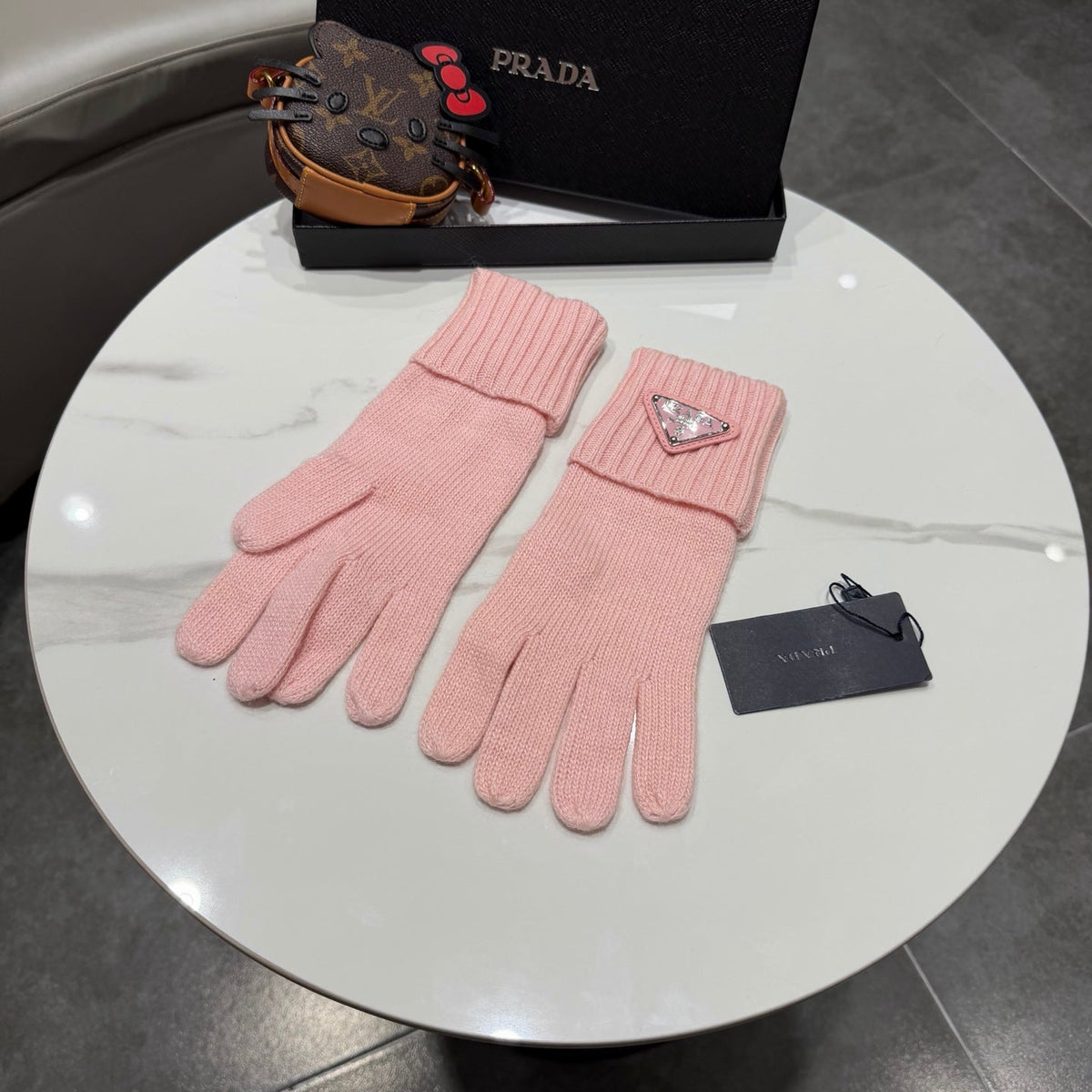 Prada 26S Triangle Logo Full-Finger Gloves Pink Ribbed Knit 505708
