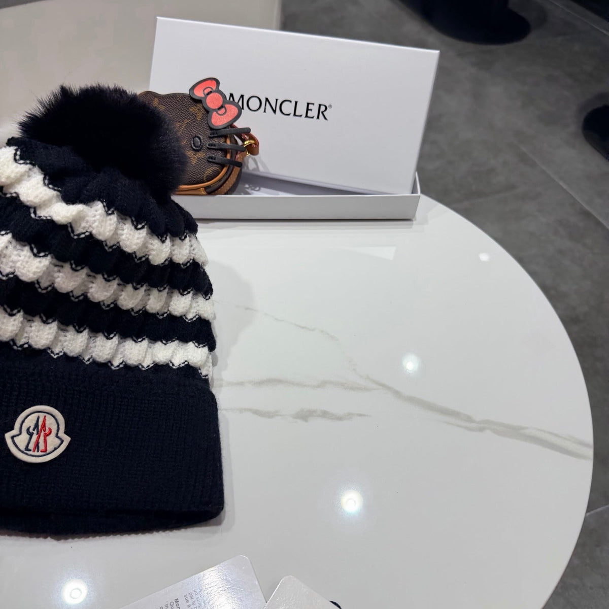 MC 26s Winter Pom Pom Beanie Black White Wool 499253