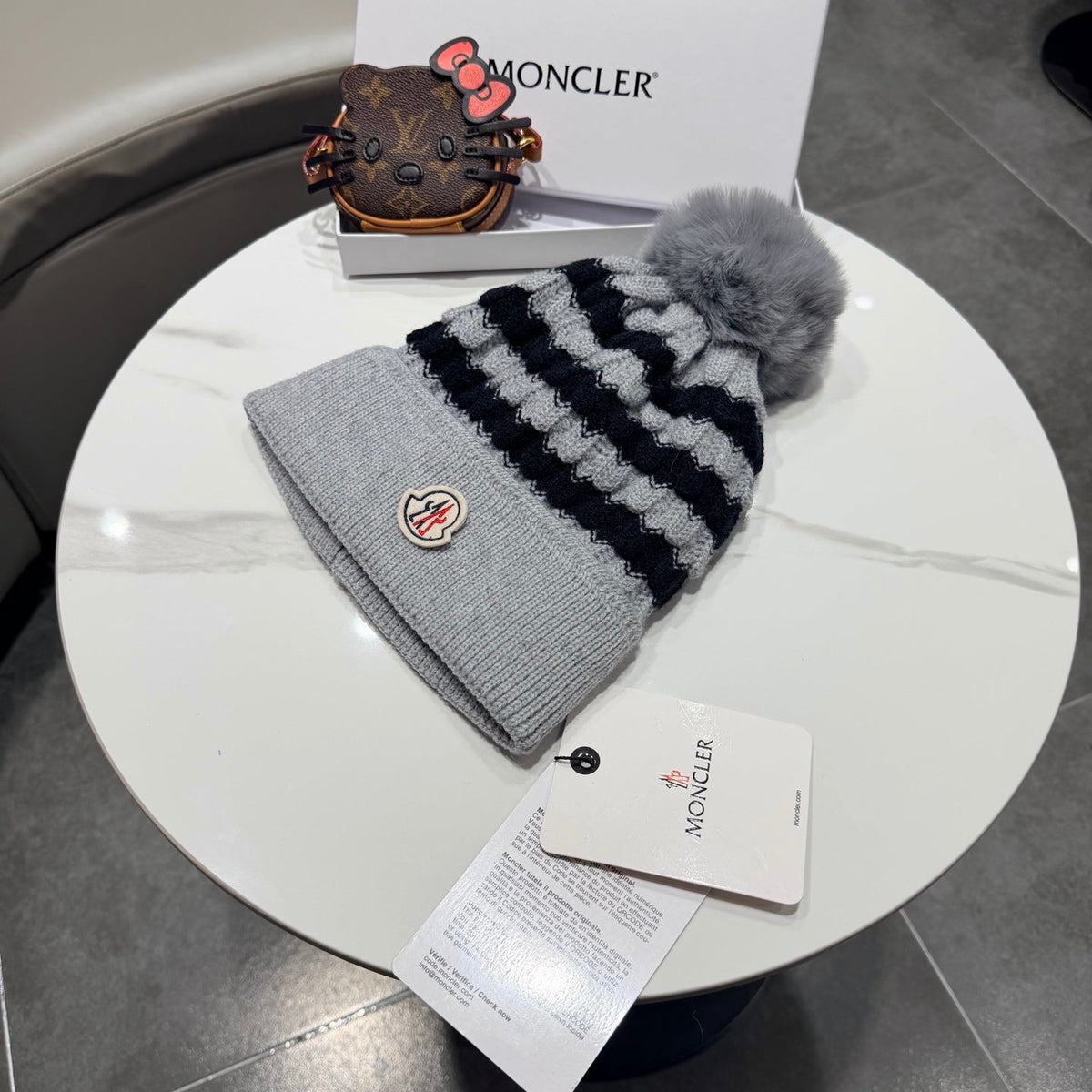 MC 26s Winter Pom Pom Beanie Black Grey Wool 499254