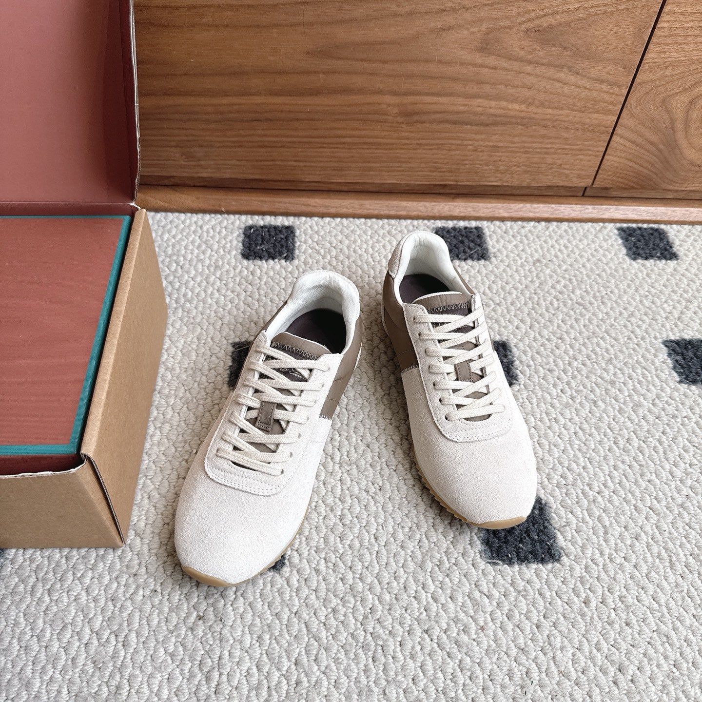 LP Fast Walk Sneaker White Olive Suede