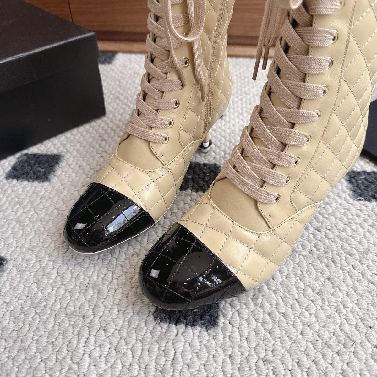CC 26s Lace-Up Boots 6.5cm Beige Black Leather 118299
