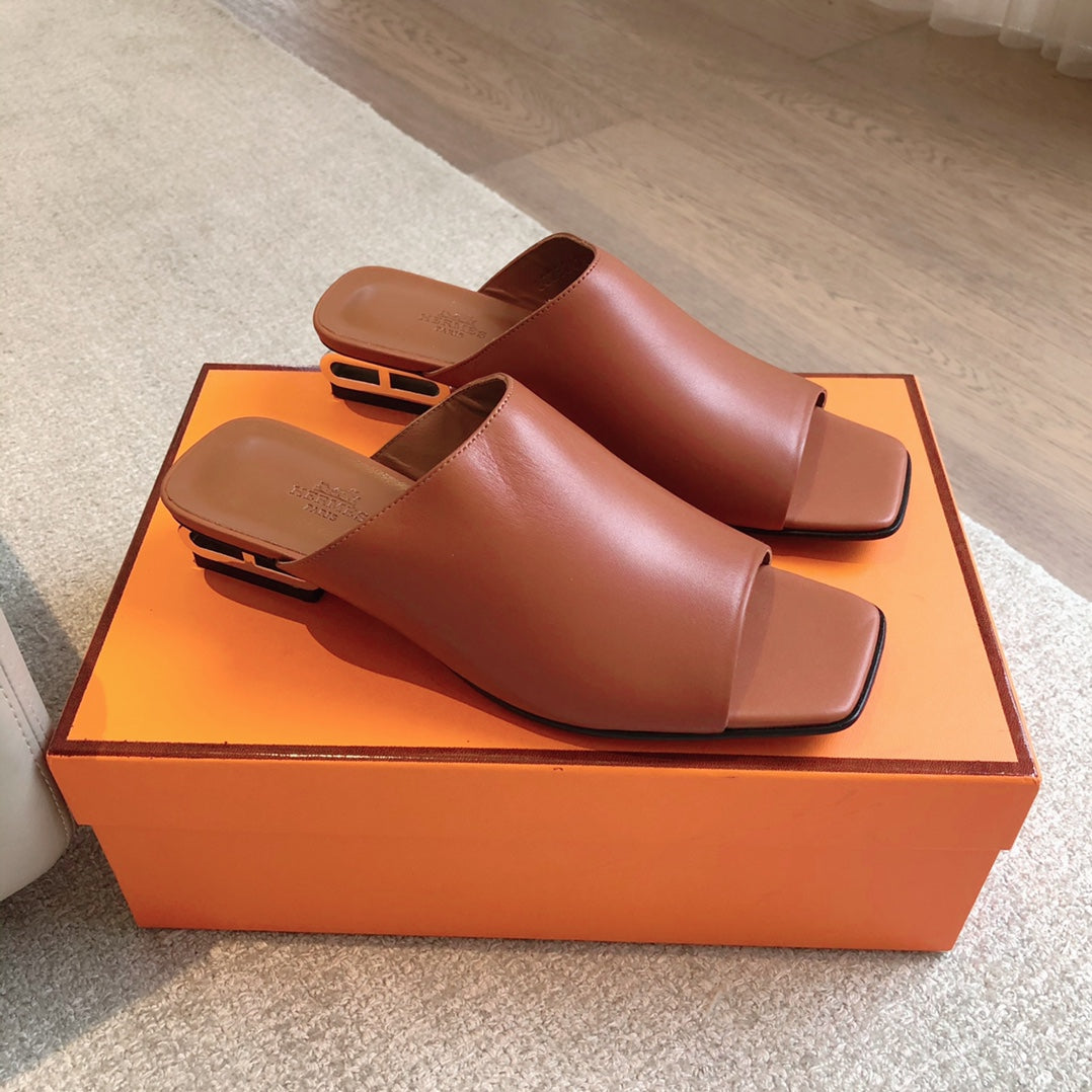ICONIQUE 25 SANDAL CARAMEL CALFSKIN