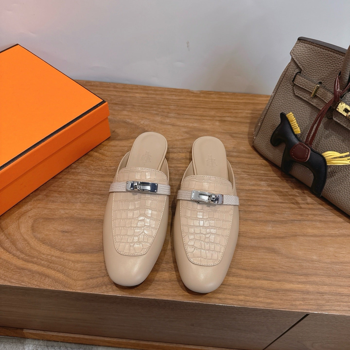 HM 26s Kelly Mule In Light Beige Crocodile-Embossed Calfskin Silver Hardware