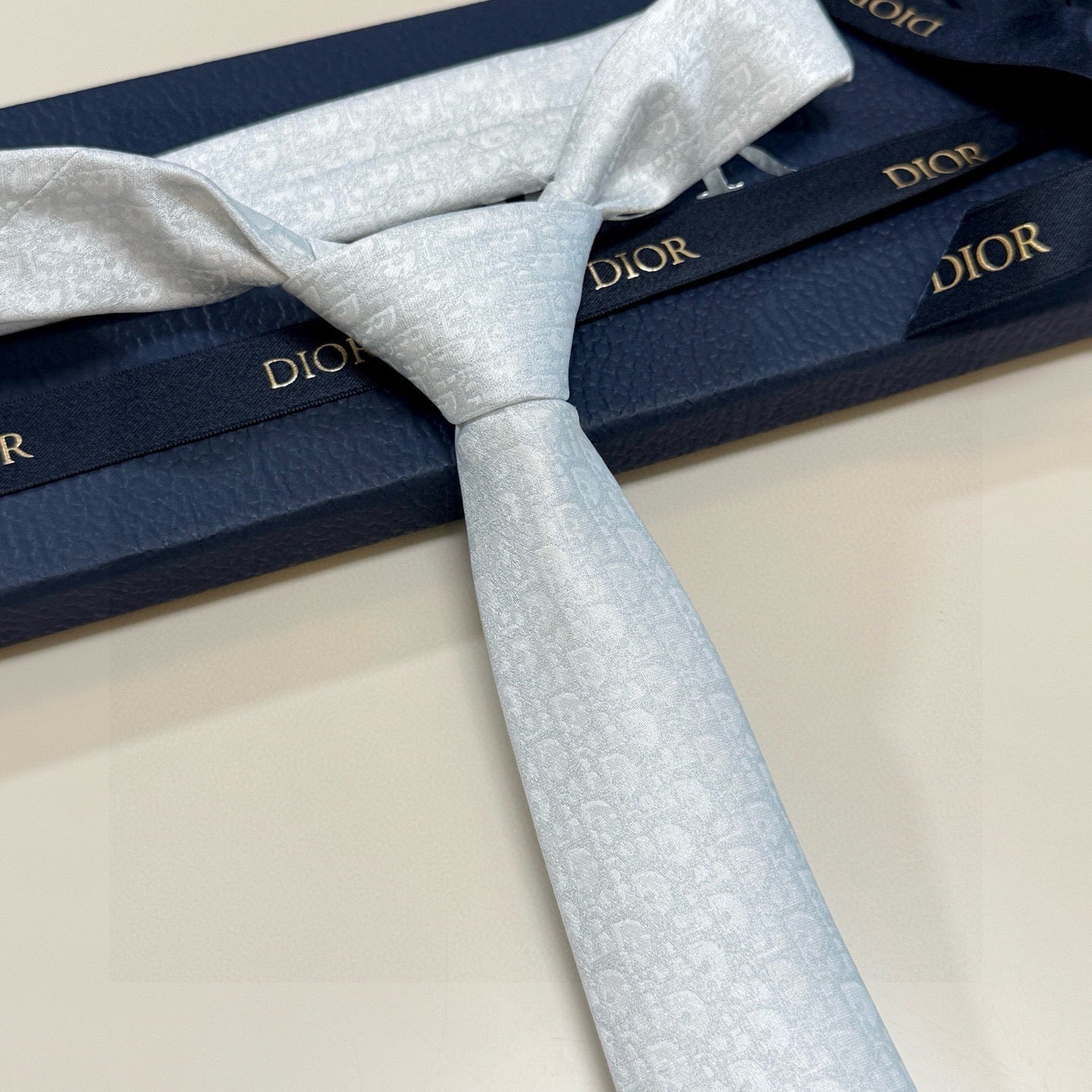 CD Tie White Silk 330075