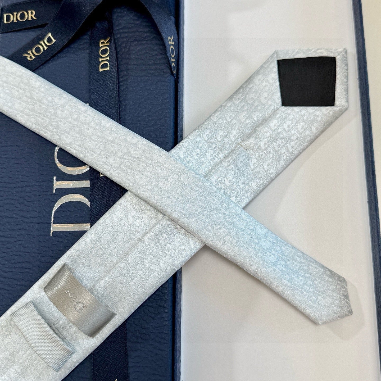 CD Tie White Silk 330075