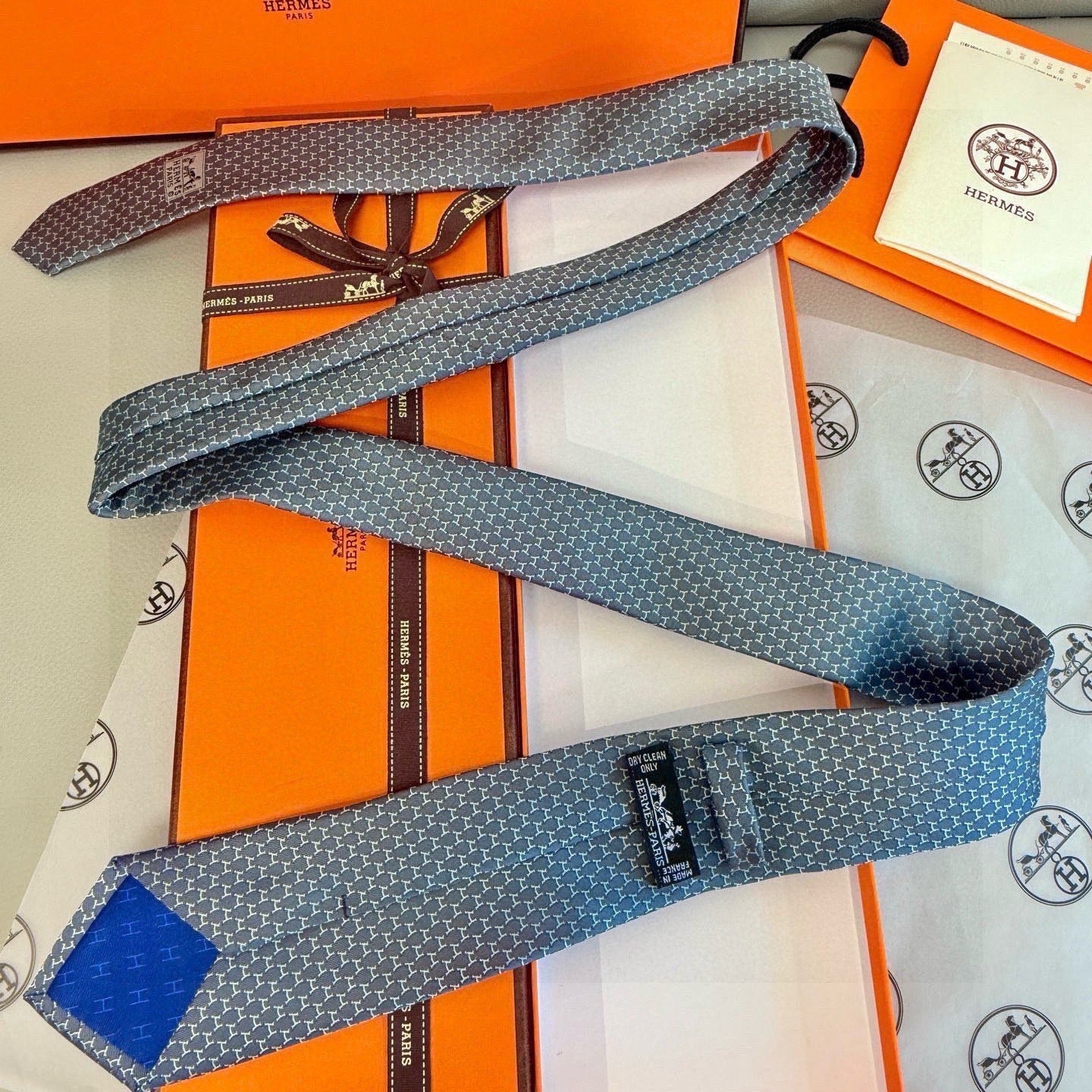 HM  Hilario Tie Grey Twill Silk 210000