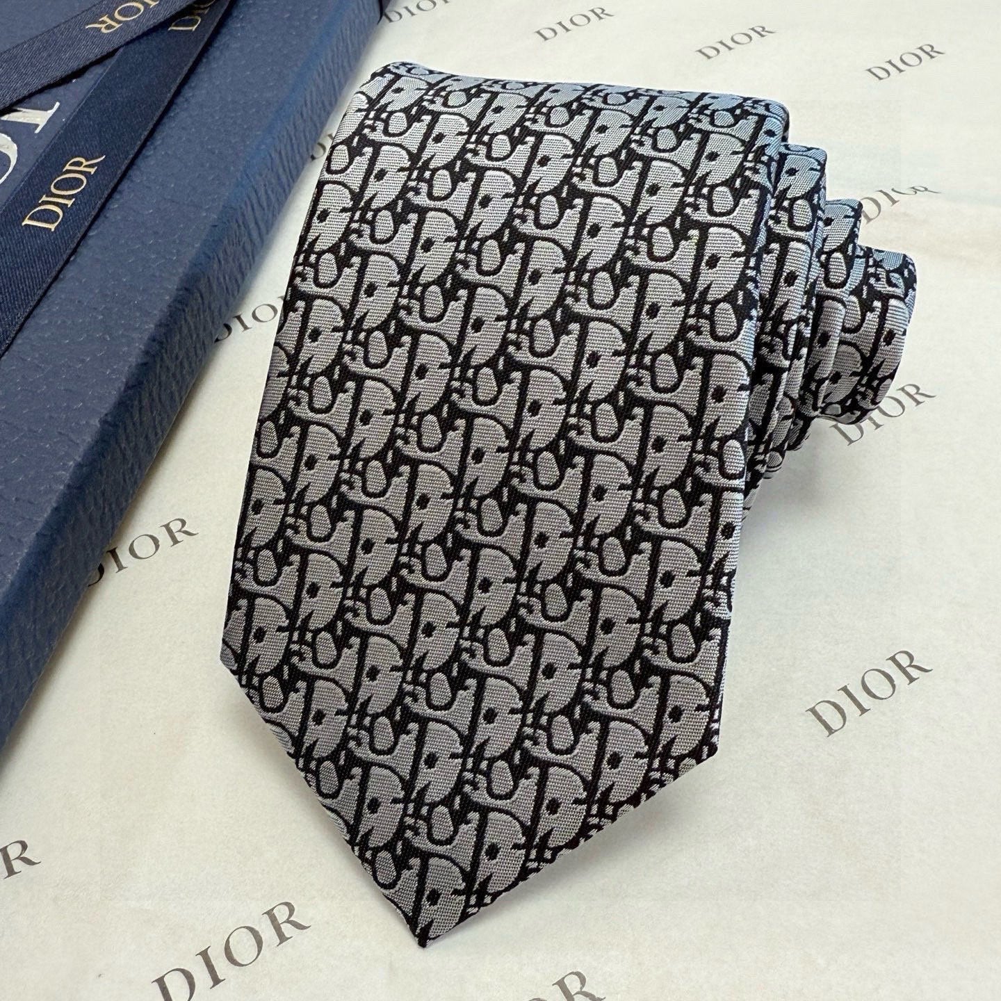 CD Oblique Tie Grey Silk 212106