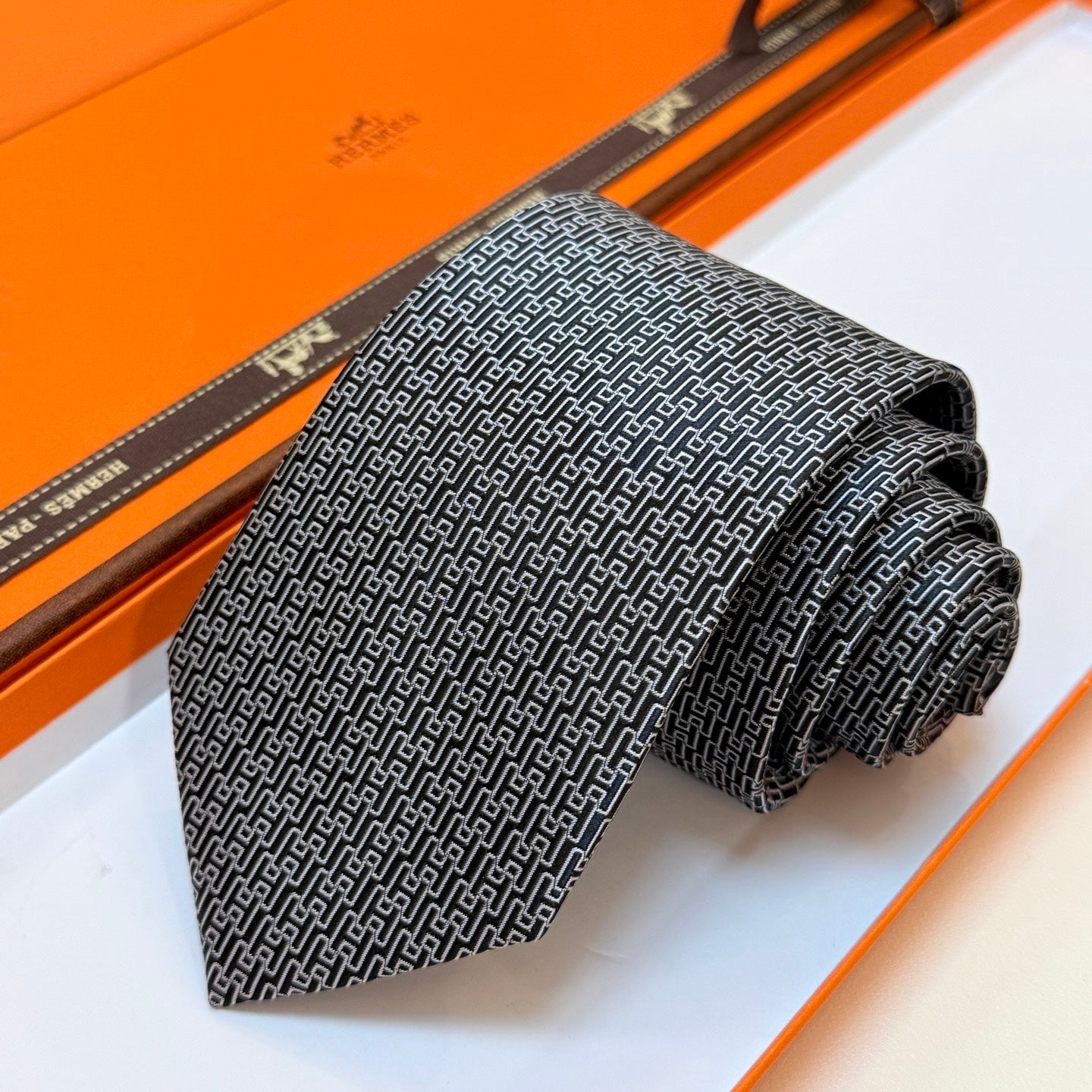 HM Tie Grey Silk 327130