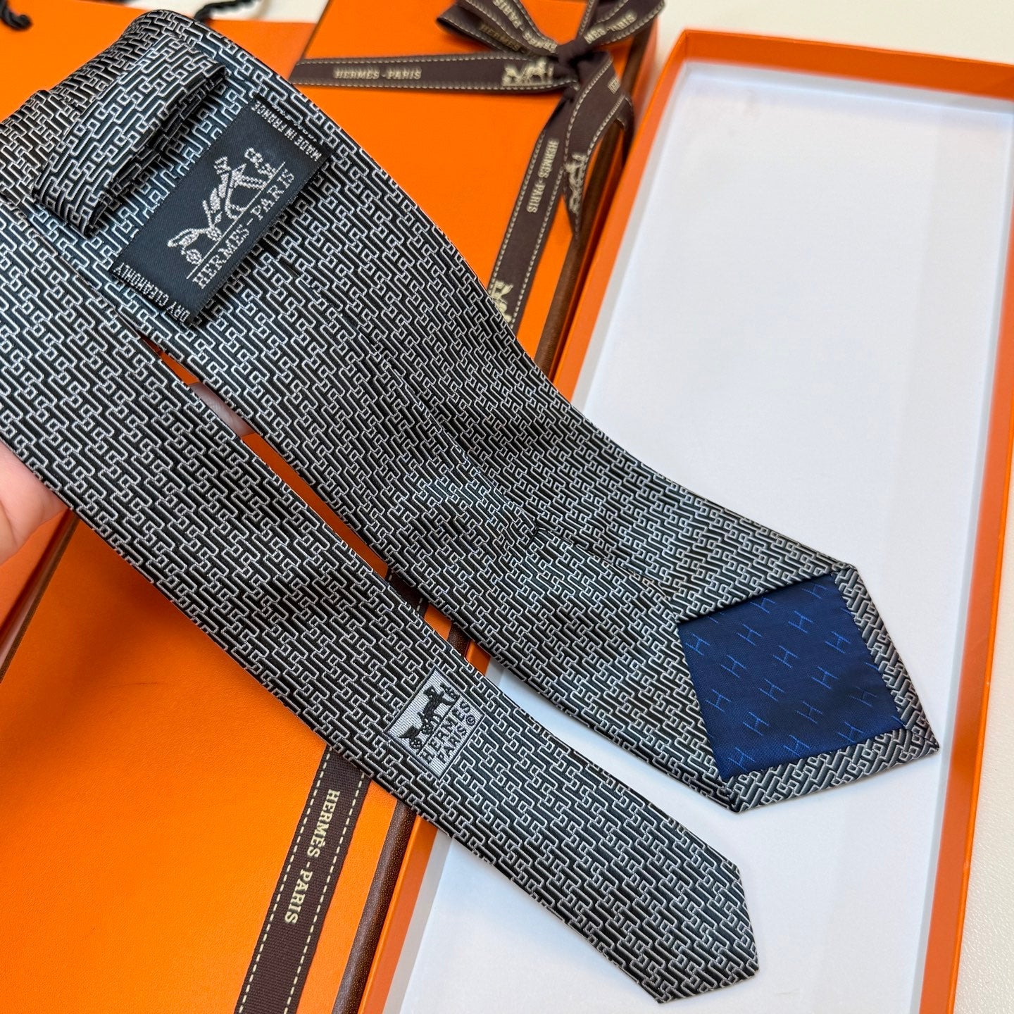 HM Tie Grey Silk 327130