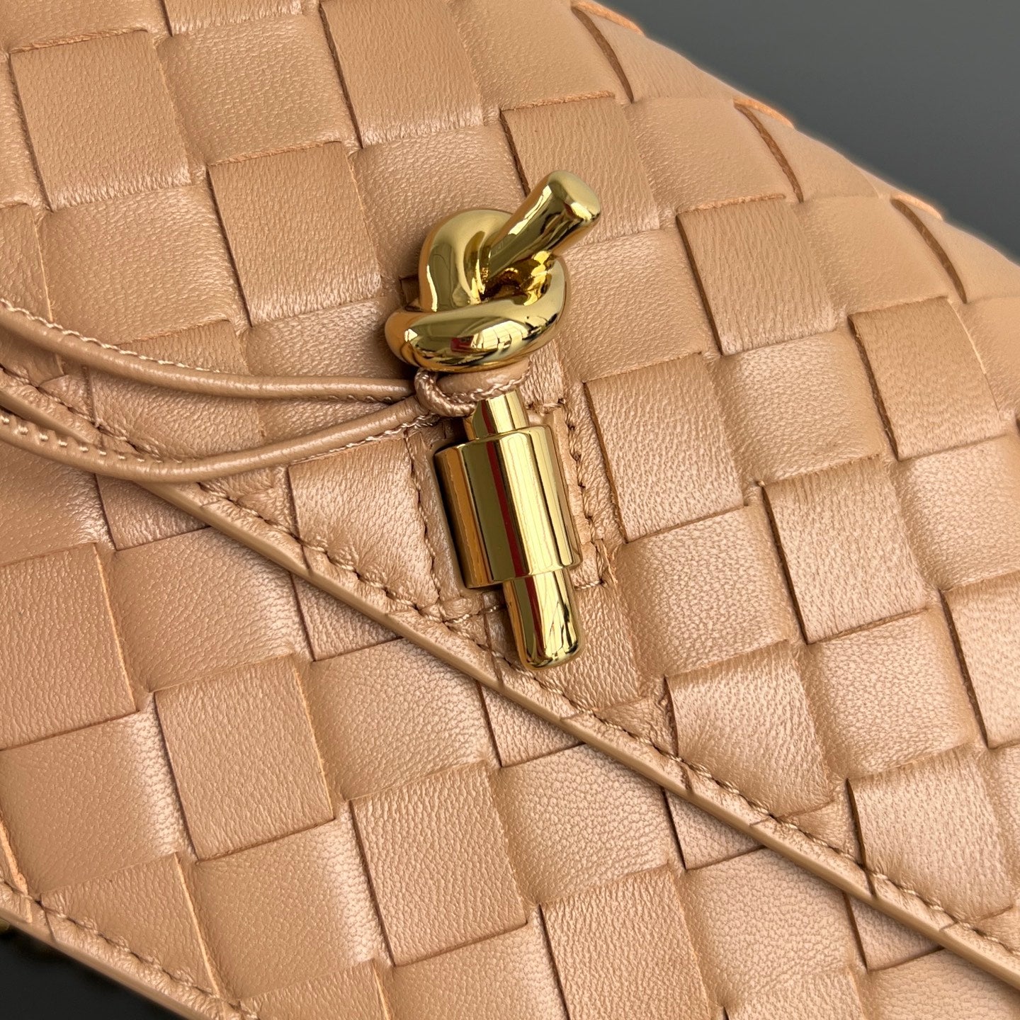 BV 26s Andiamo Pouch Beige Intrecciato Leather 291438