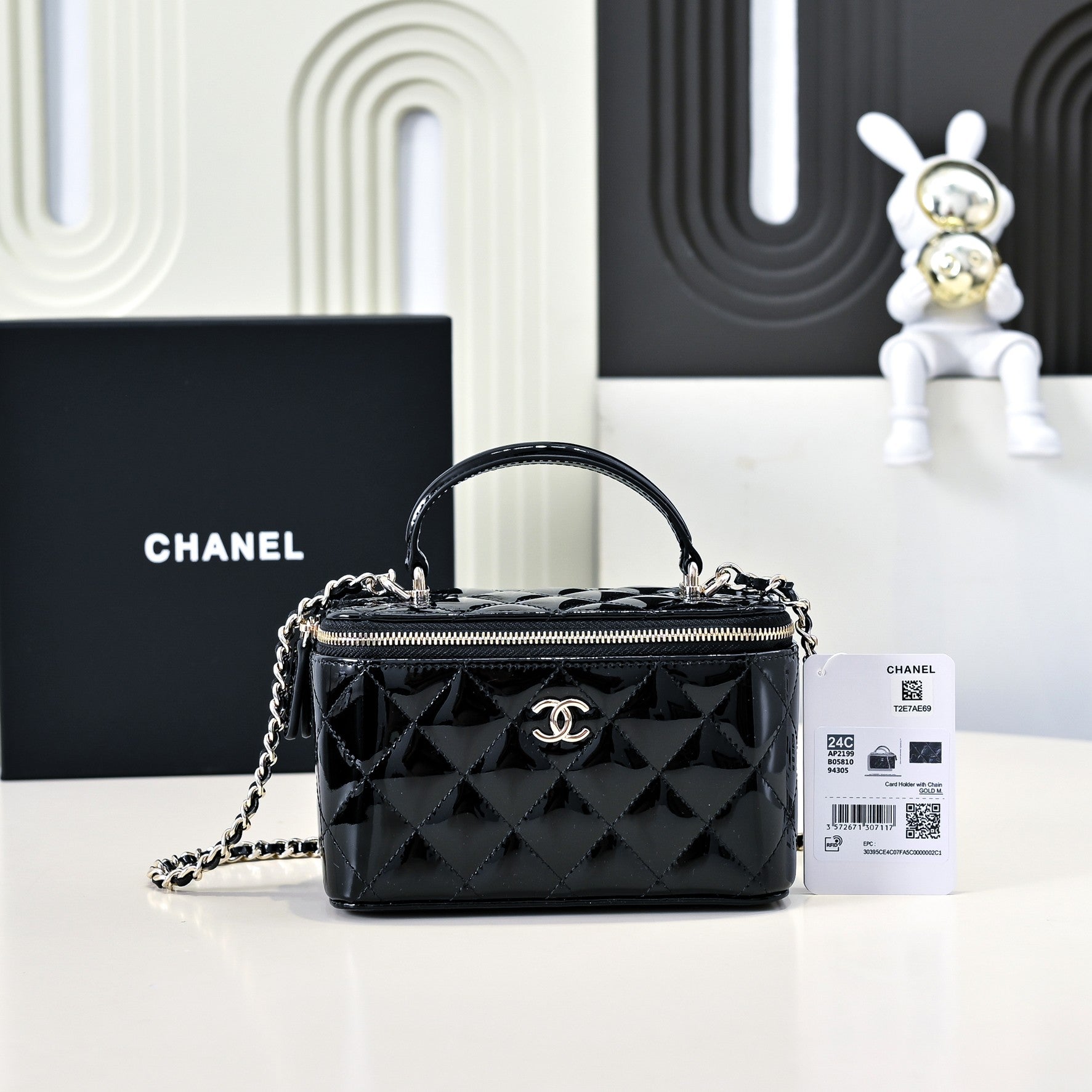 CC 24P Vanity Top Handle 16.5cm Black Patent Calfskin Light Gold Hardware