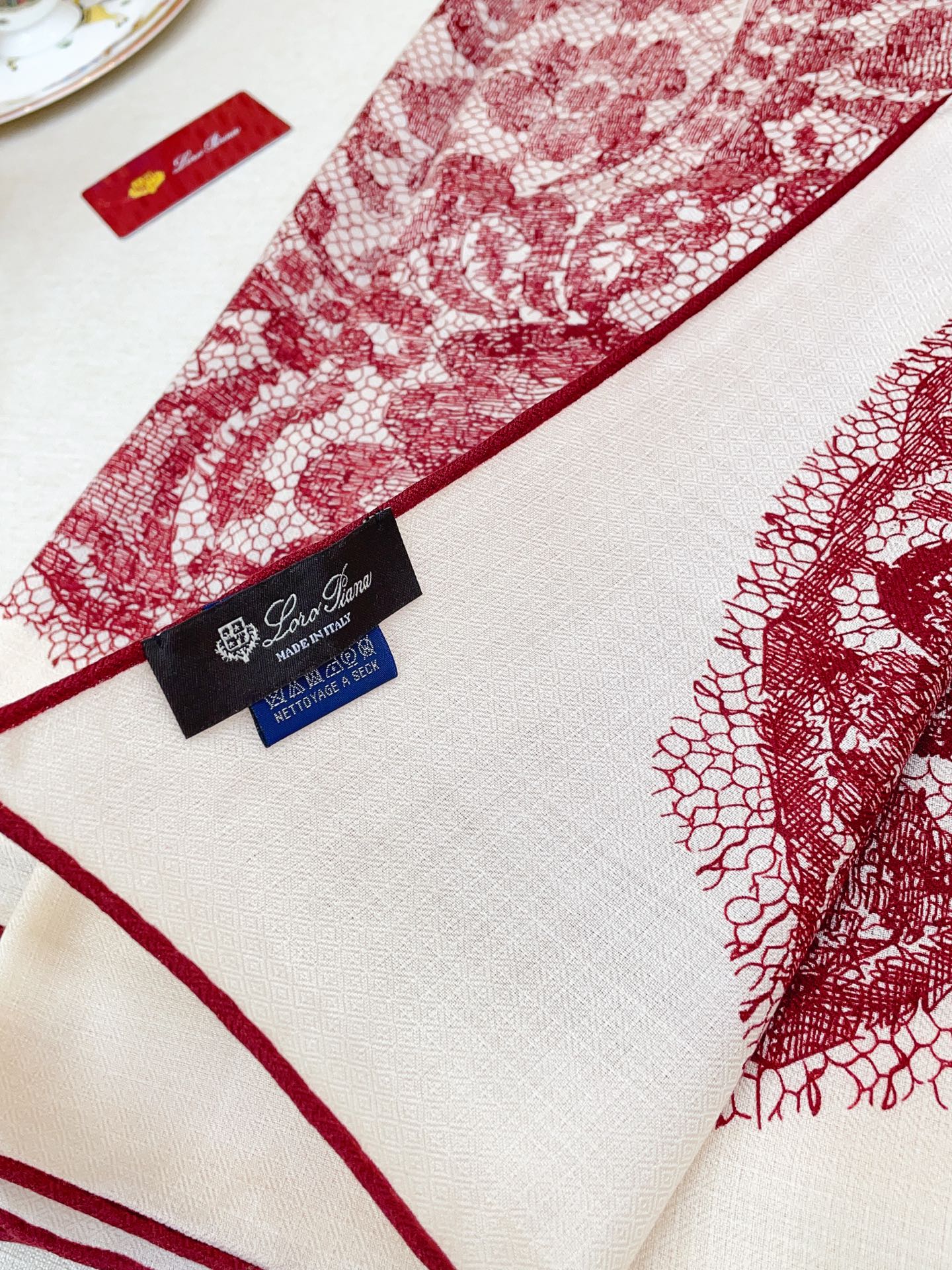Loro Piana Double-sided Scarf  Red White Floral Patterned Cashmere Silk 150382
