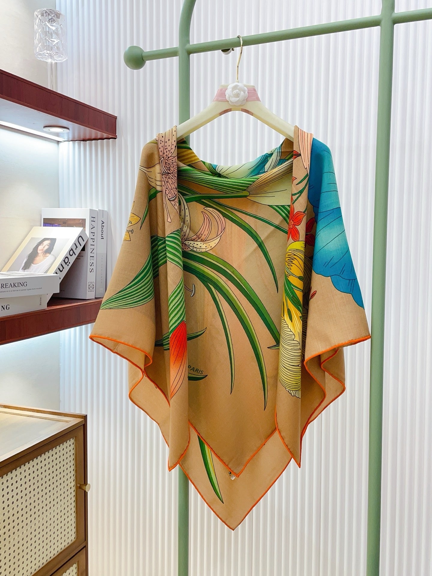 HM  Bouquet Final Scarf 90 Beige Silk 139462