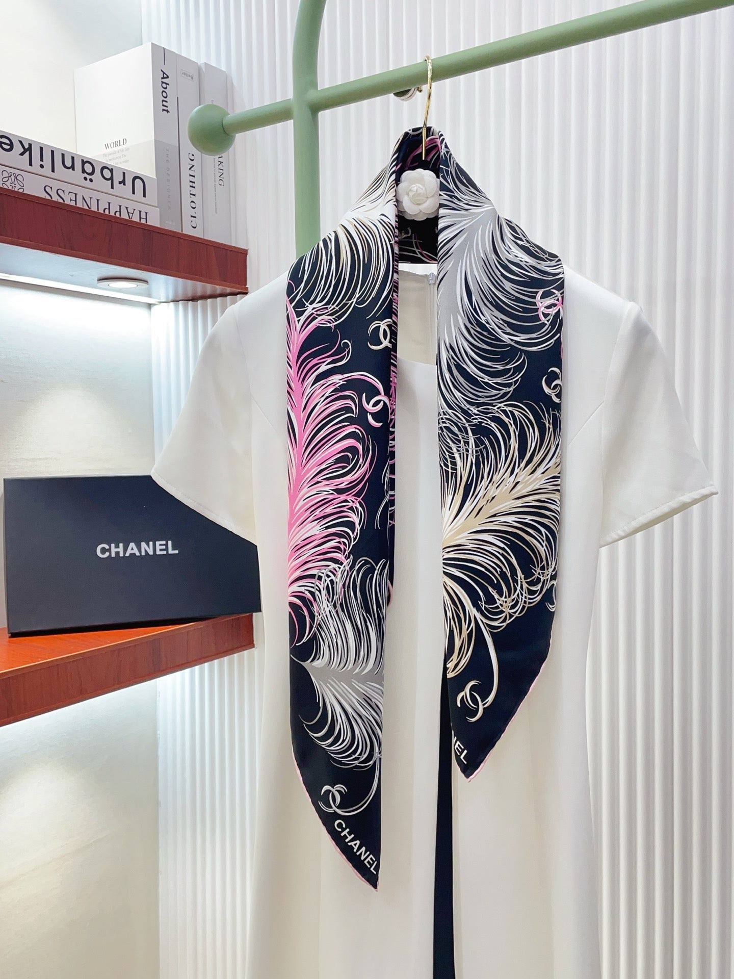 CC Double-Sided  Scarf 90cm Black White Pink Feathers Logo Twill Silk 150370