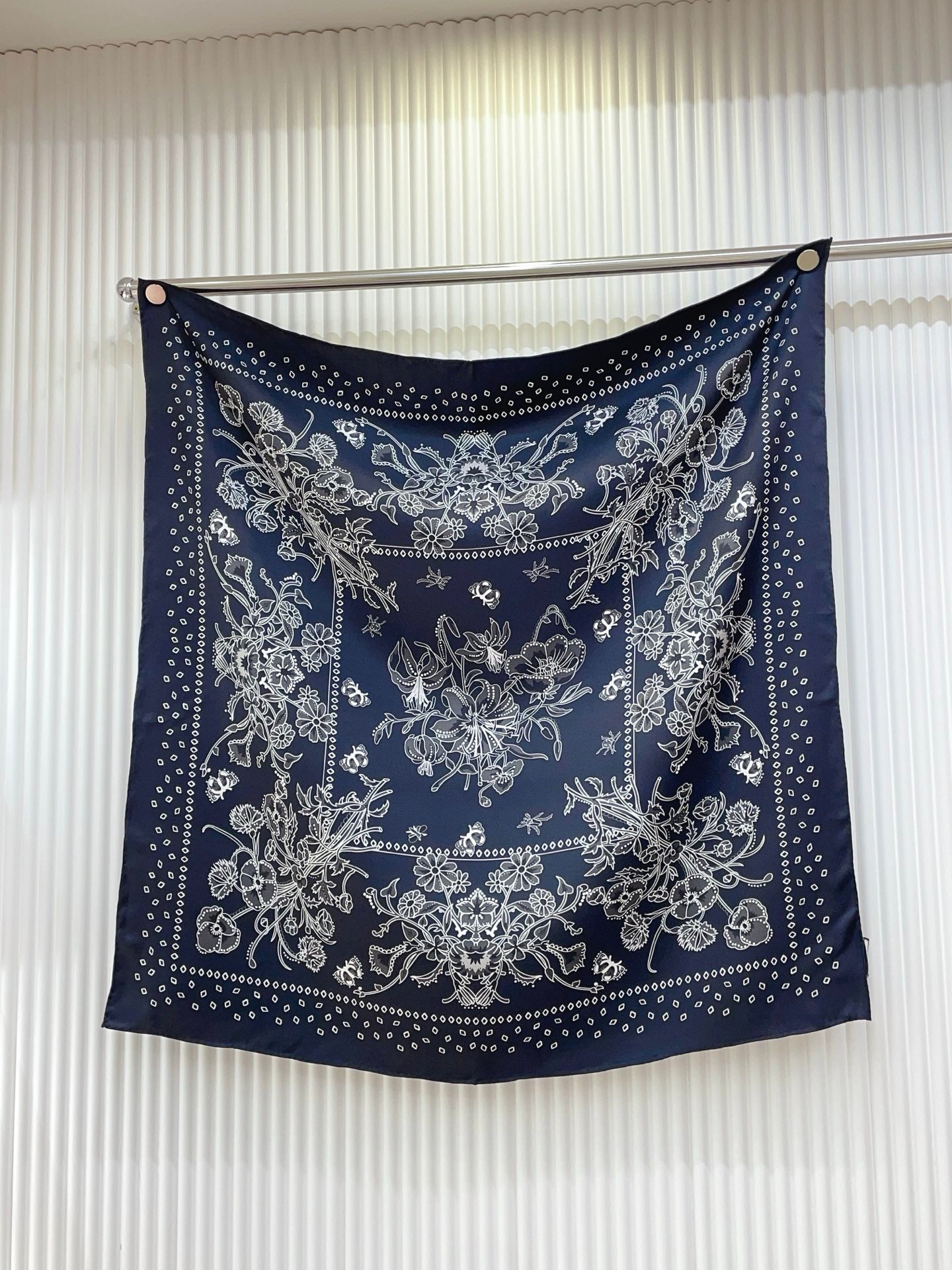 GG Scarf 90x90cm Black Colorful Silk Twill 209921