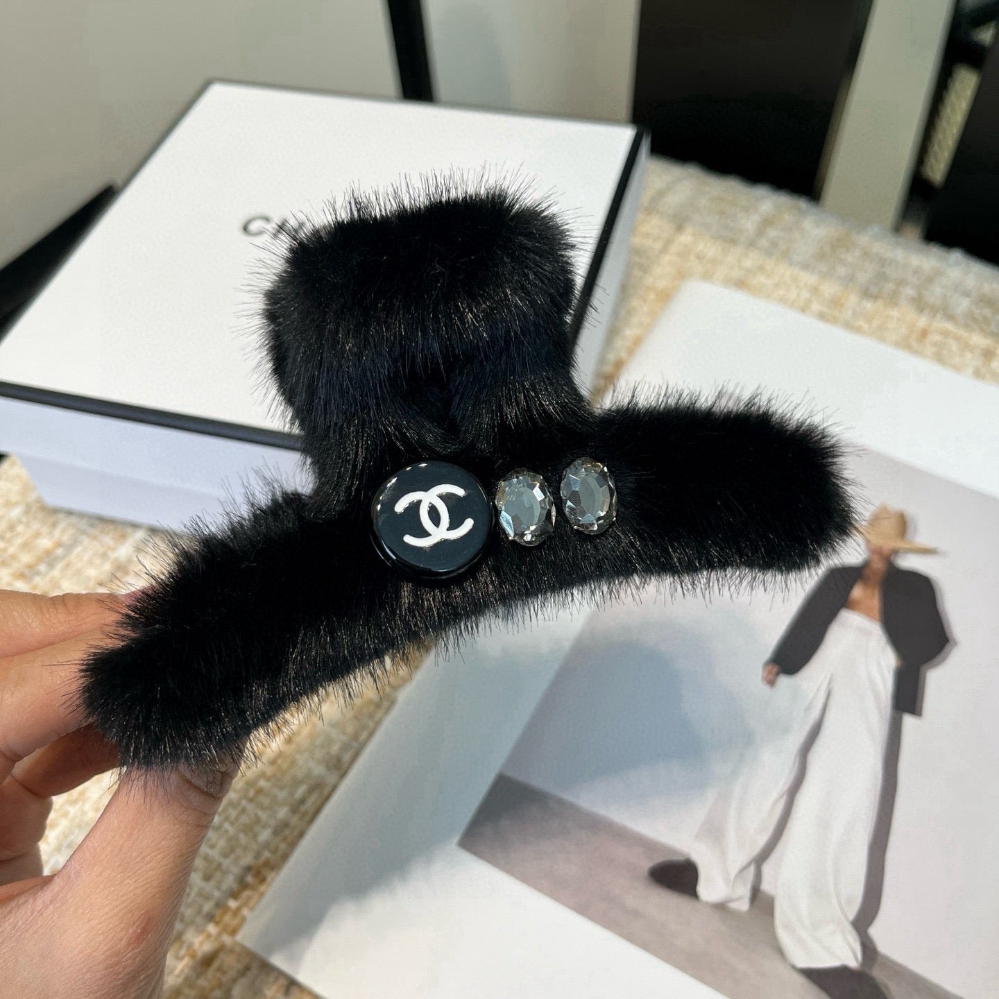 CC 26s Fluffy Tweezers Hair Clip 420351