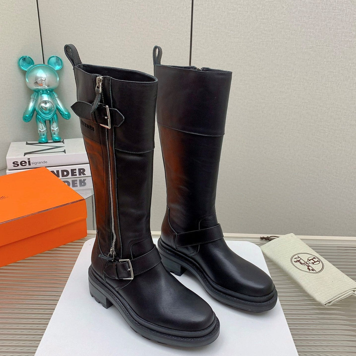 HM 26s Jaime Knee-High Boots Black Leather 160389