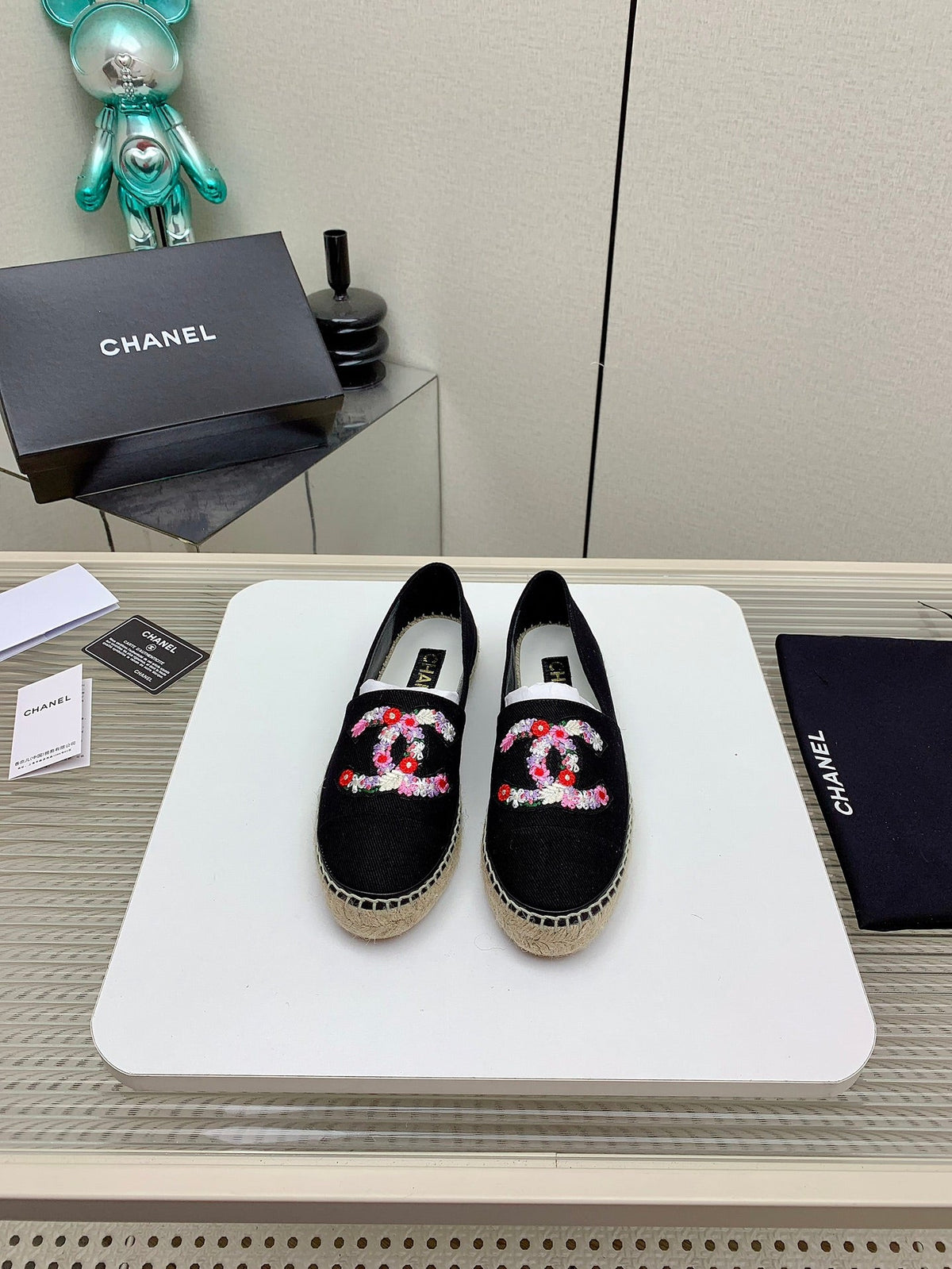 CC 26s Espadrilles Flats Black Floral Canvas 163531