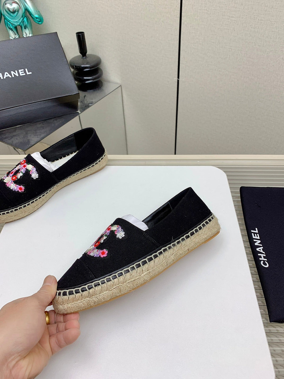 CC 26s Espadrilles Flats Black Floral Canvas 163531