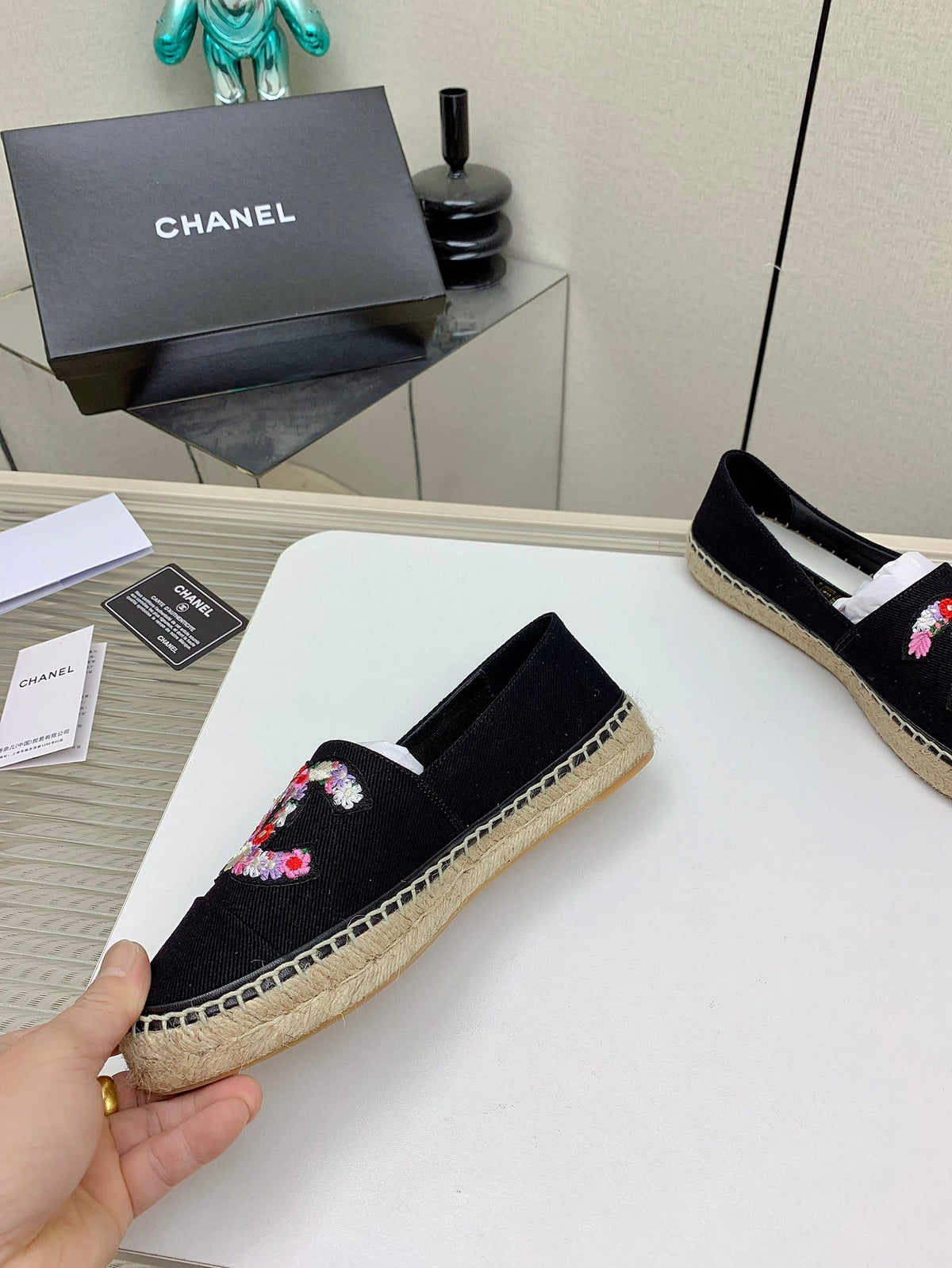 CC 26s Espadrilles Flats Black Floral Canvas 163531
