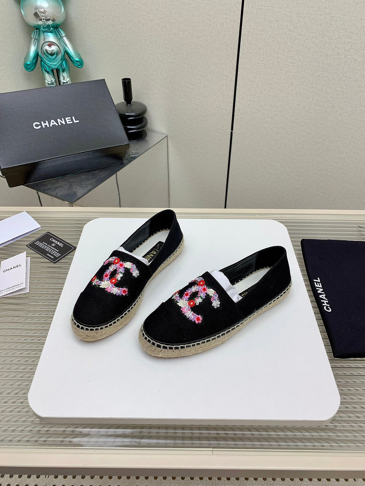 CC 26s Espadrilles Flats Black Floral Canvas 163531