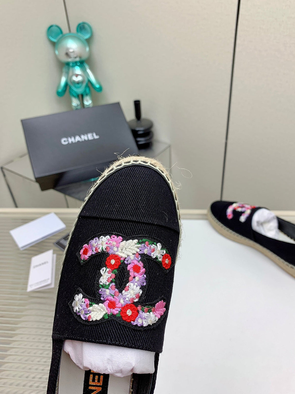 CC 26s Espadrilles Flats Black Floral Canvas 163531