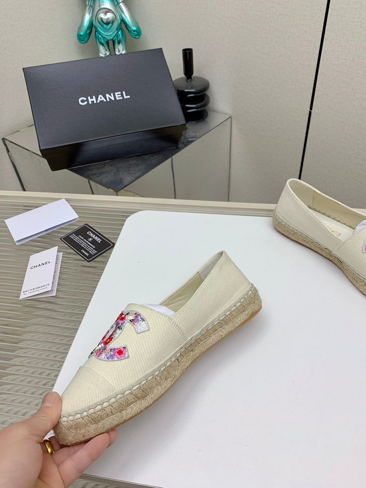 CC 26s Espadrilles Flats Beige Floral Canvas 163530