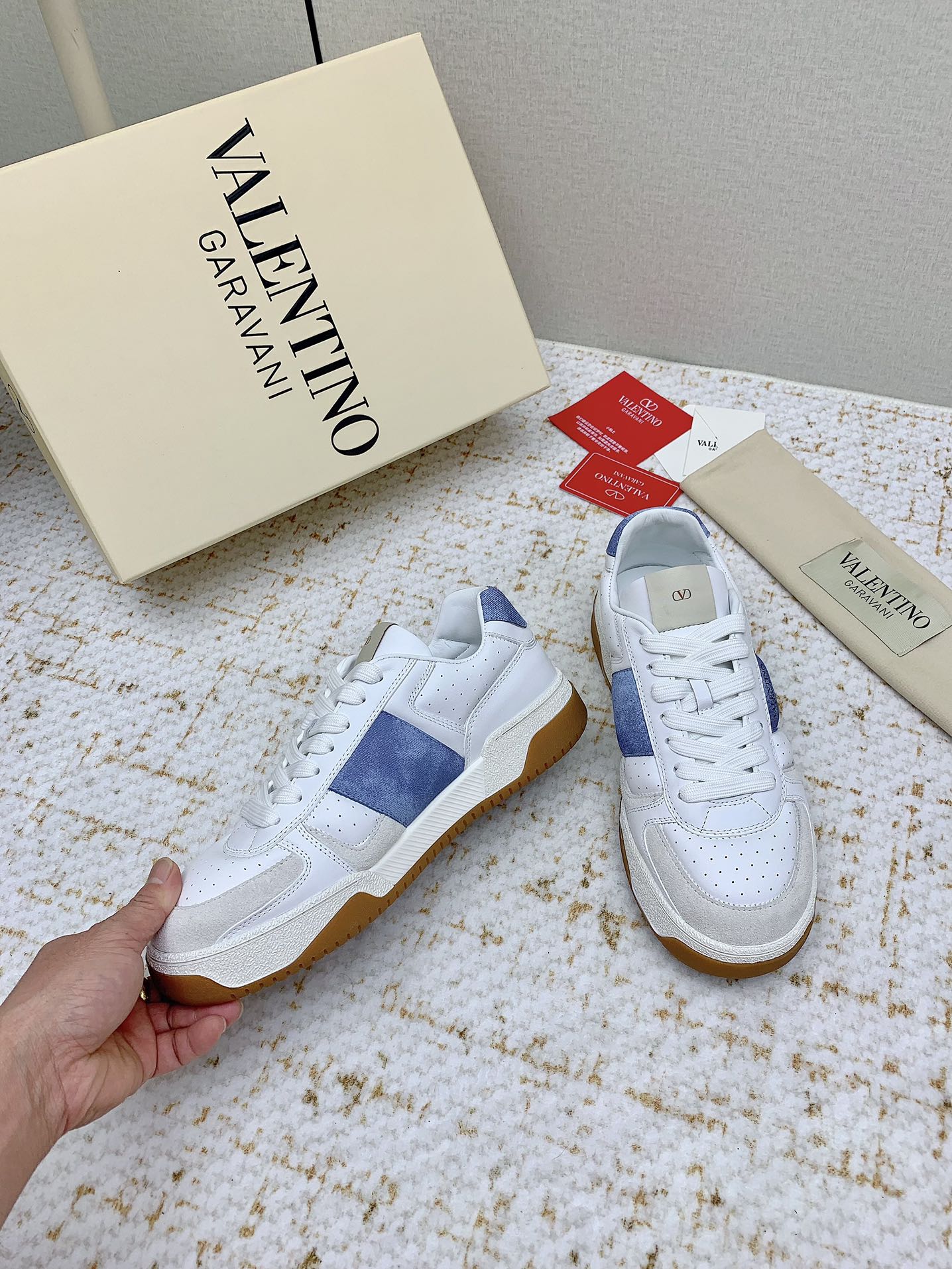 VT 25 Low Top Garavani Sneaker Denim White Cowhide